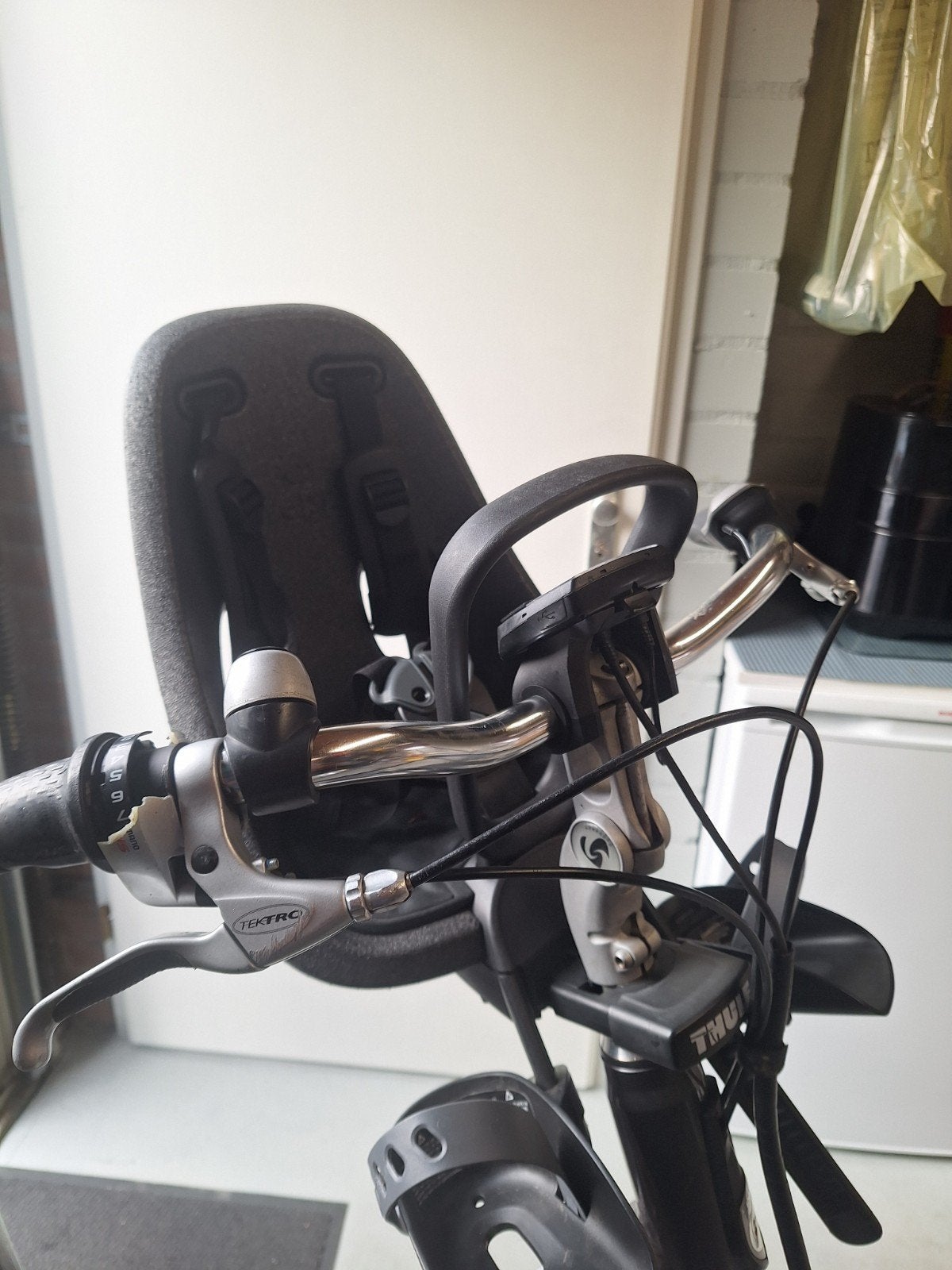Thule Yepp fietsstoeltje voorop / bijna nieuw