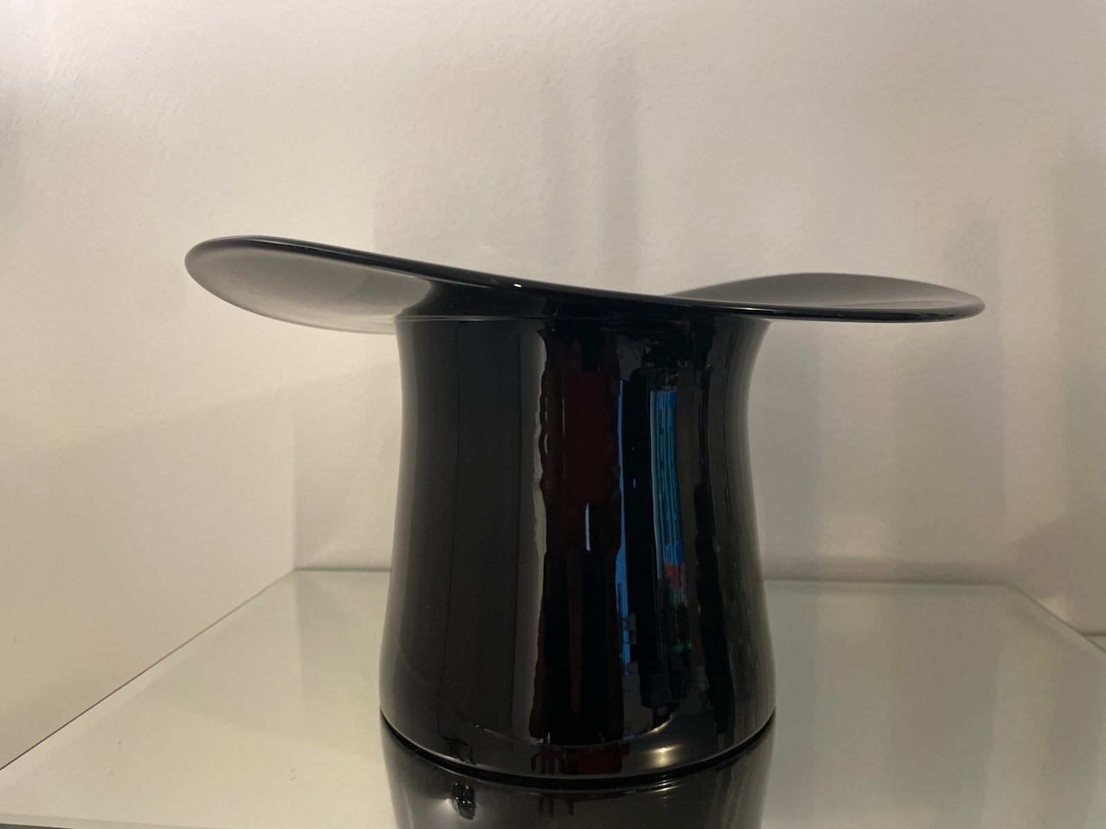 Zwarte Glazen Hoge Hoed Vaas of wijnkoeler - Uniek Design, Antiek en Kunst, Ophalen