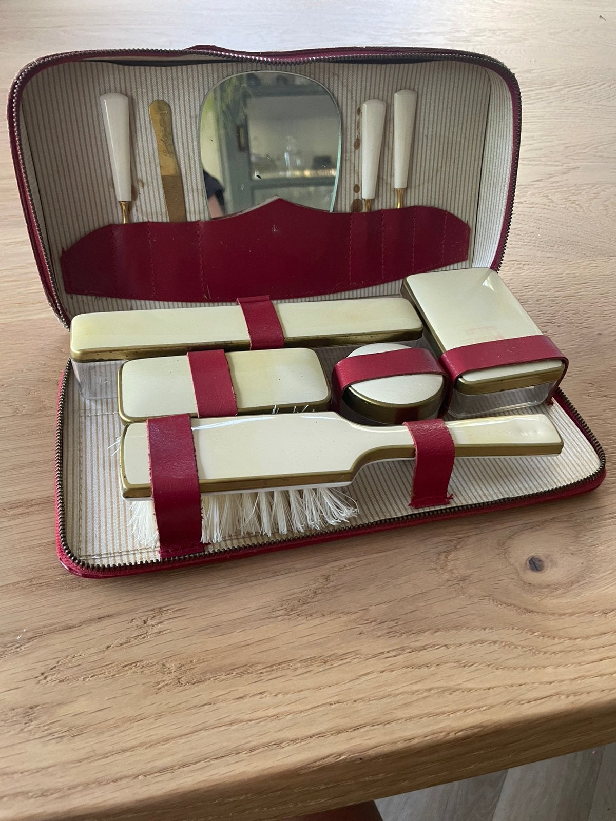 Vintage rode toiletset met nagel manicure, Ophalen of Verzenden, Gebruikt, Rood, Dame