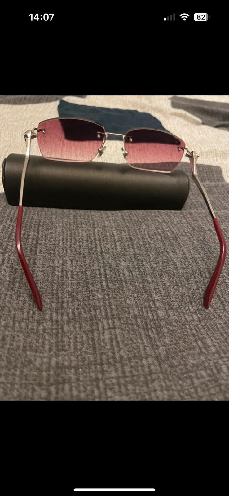 Cartier Zonnebril met Rode Details en Roze Glazen, Zonnebril, Zo goed als nieuw, Roze, Ophalen