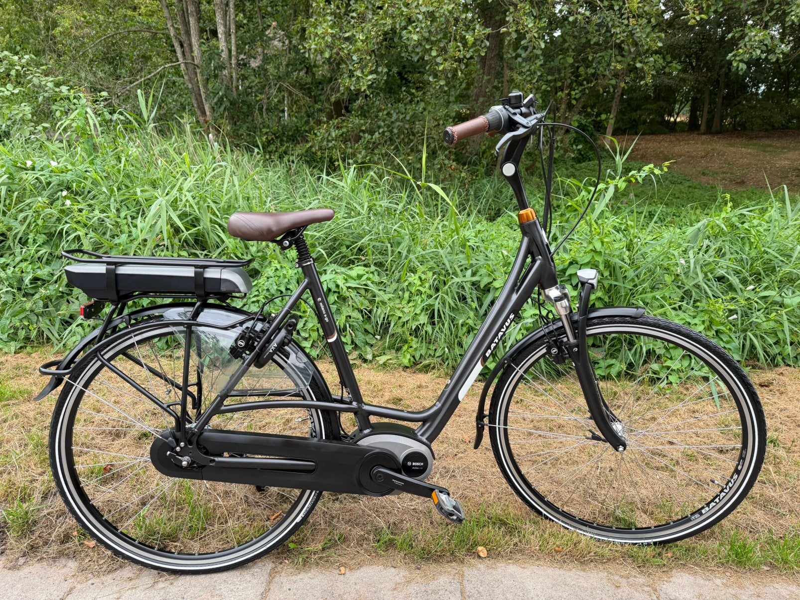 Elektrisch fiets  Batavus met Middenmotor Bosch active line, Batavus, Ophalen of Verzenden, Zo goed als nieuw, 51 tot 55 cm