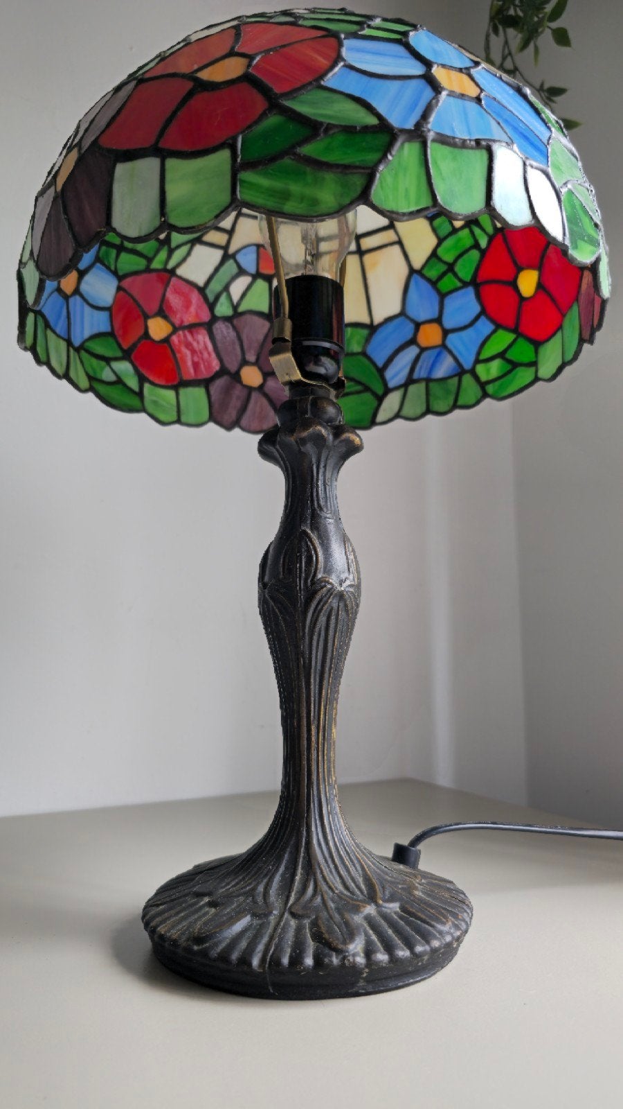 Prachtige Tiffany Tafellamp - Bloemmotief - Werkt Perfect, Meerkleurig, Ophalen of Verzenden, Zo goed als nieuw, Glas