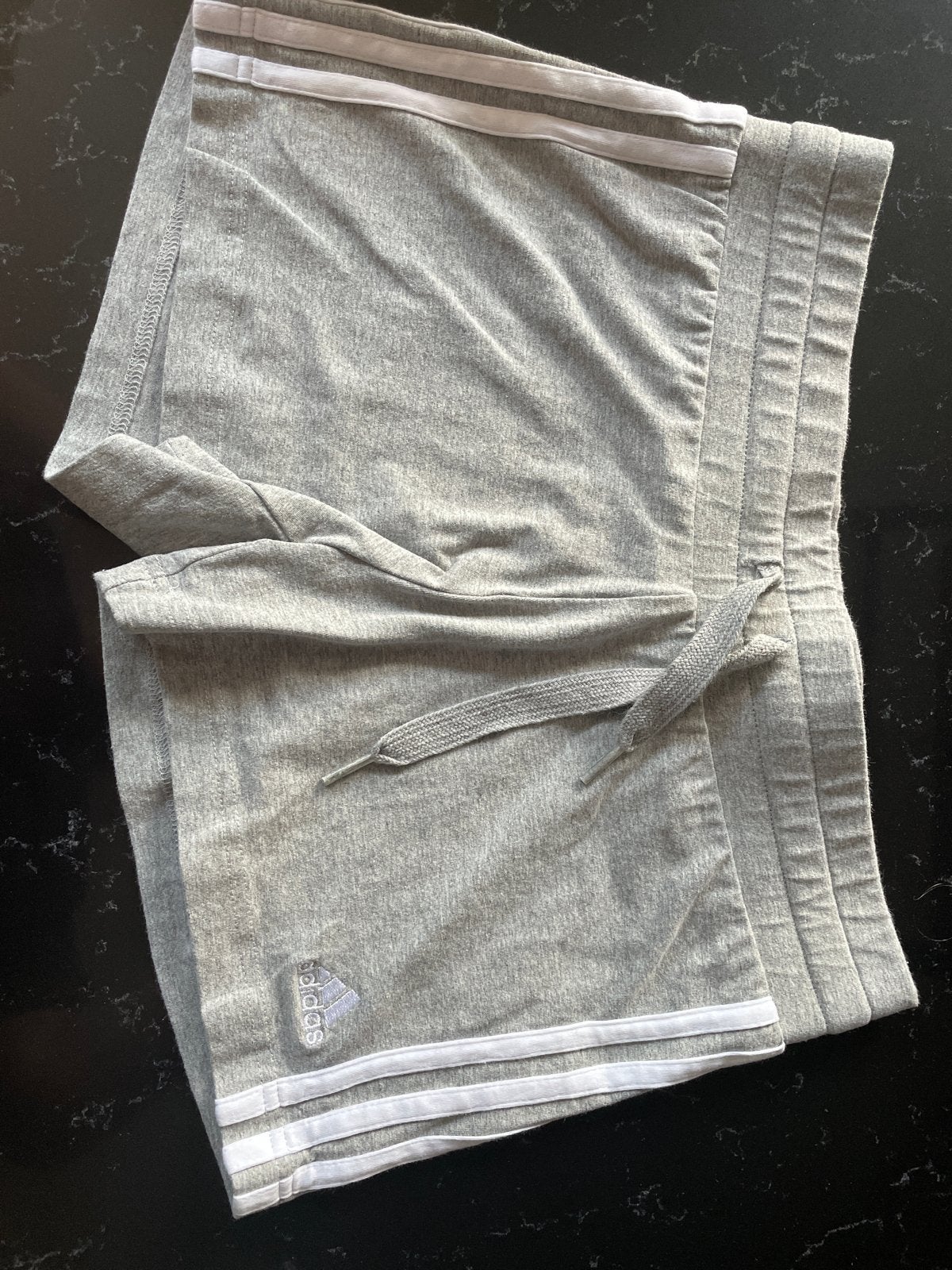 Adidas sportshort grijs maat M, Kleding | Dames, Maat 38/40 (M), Ophalen of Verzenden, Grijs, Fitness of Aerobics