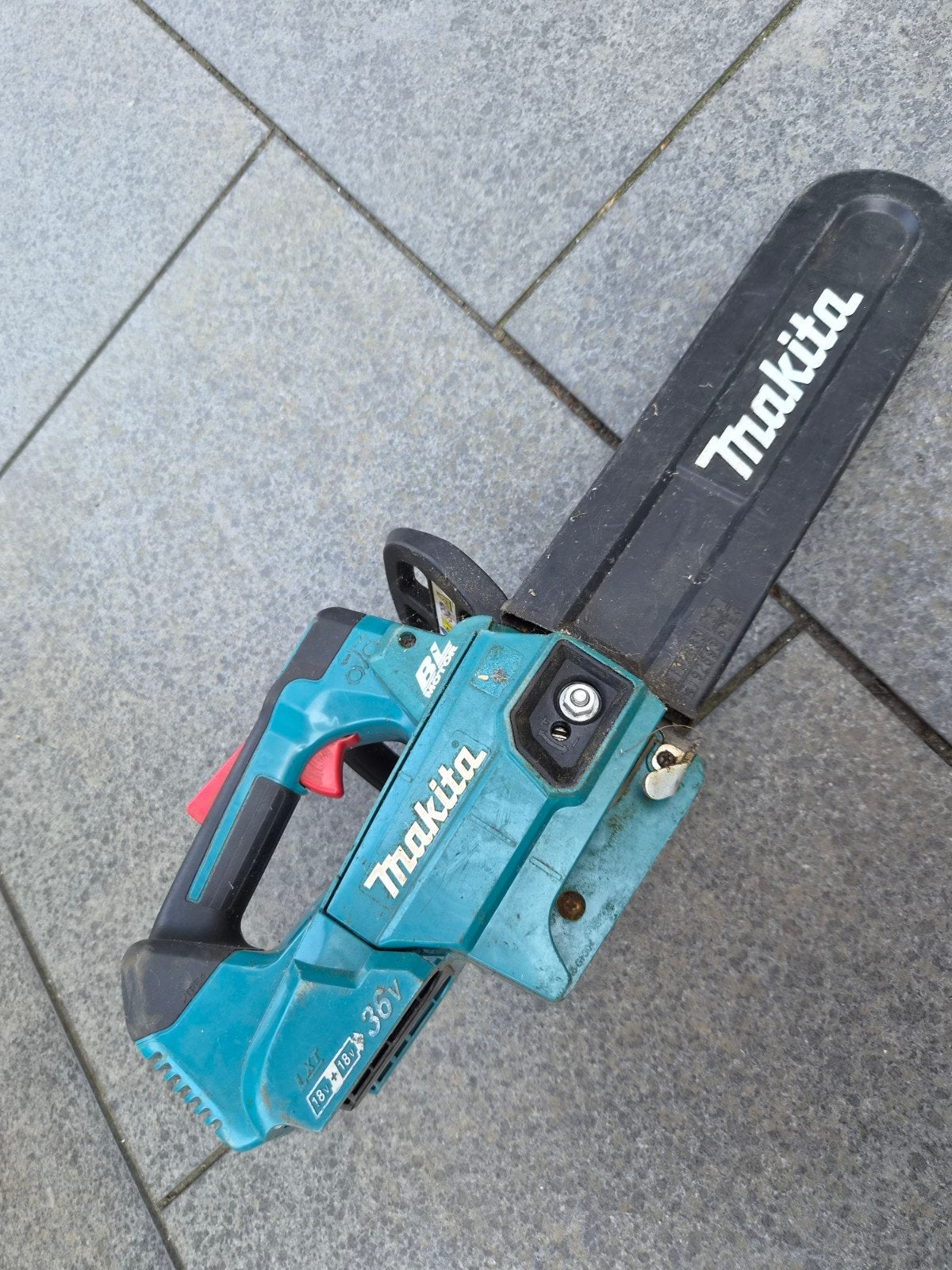 Makita DUC306 Accu Kettingzaag 36V (2x18V) - Zonder accu, Ophalen, Gebruikt, 40 t/m 49 mm, Makita