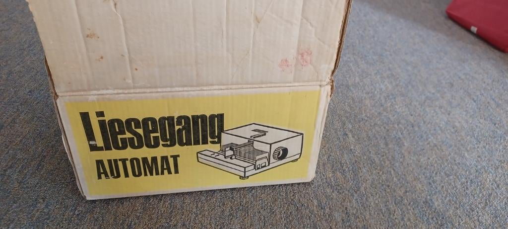 Diaprojector Liesegang Automat met tafel en scherm, Audio, Tv en Foto, Ophalen