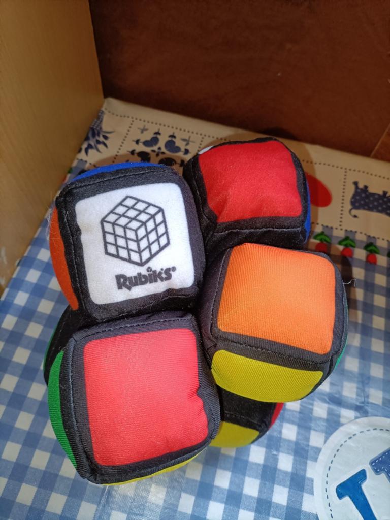 Rubiks kubus knuffel echt draaiend 14 cm NIEUW met kaartje, Ophalen of Verzenden, Nieuw, Overige typen