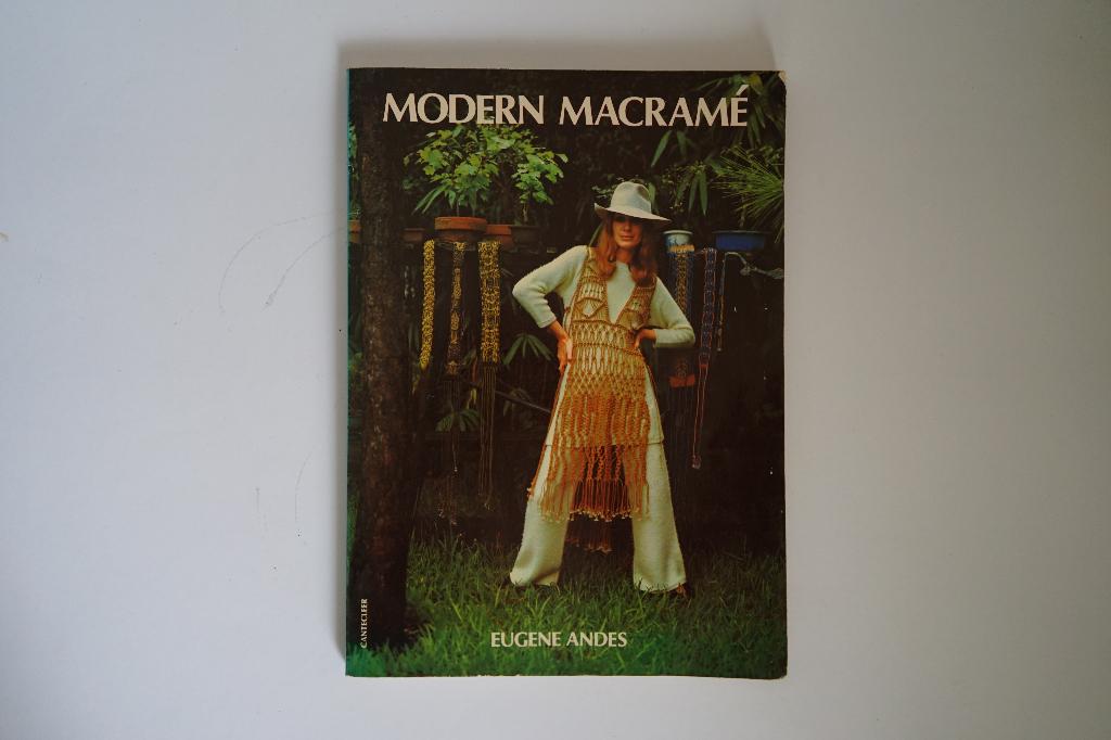 boek MODERN MACRAME van Eugene Andes macrame, Ophalen of Verzenden, Gelezen, Overige onderwerpen