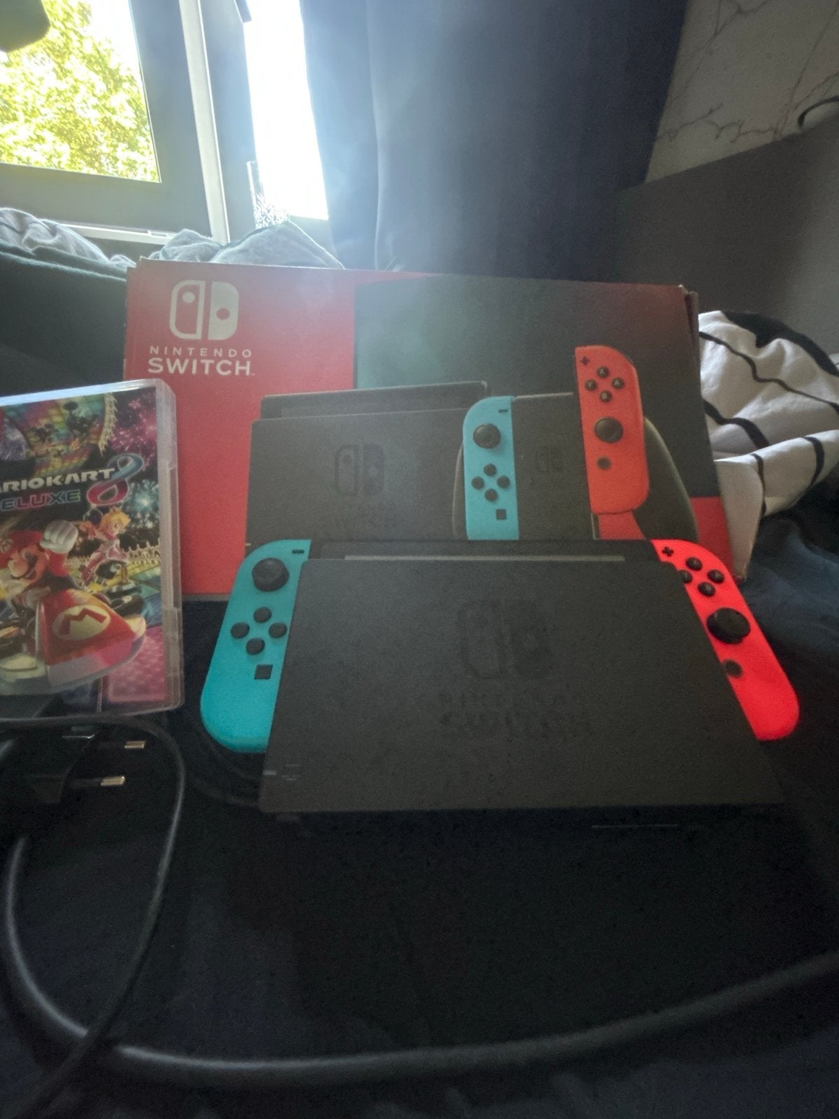 Nintendo Switch met Mario Kart 8 Deluxe, Spelcomputers en Games, Spelcomputers | Nintendo Switch, Ophalen, Met games, Met 2 controllers