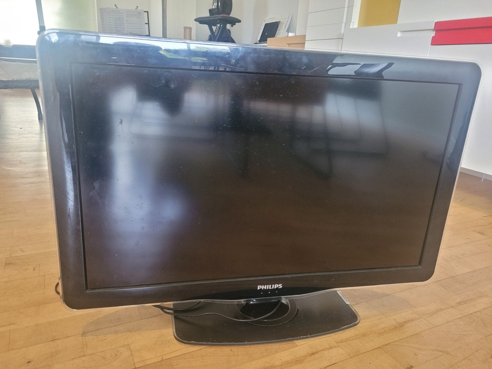 Foto 2 van Philips 32PFL5605H/12 LCD TV - 80 cm (32 inch)