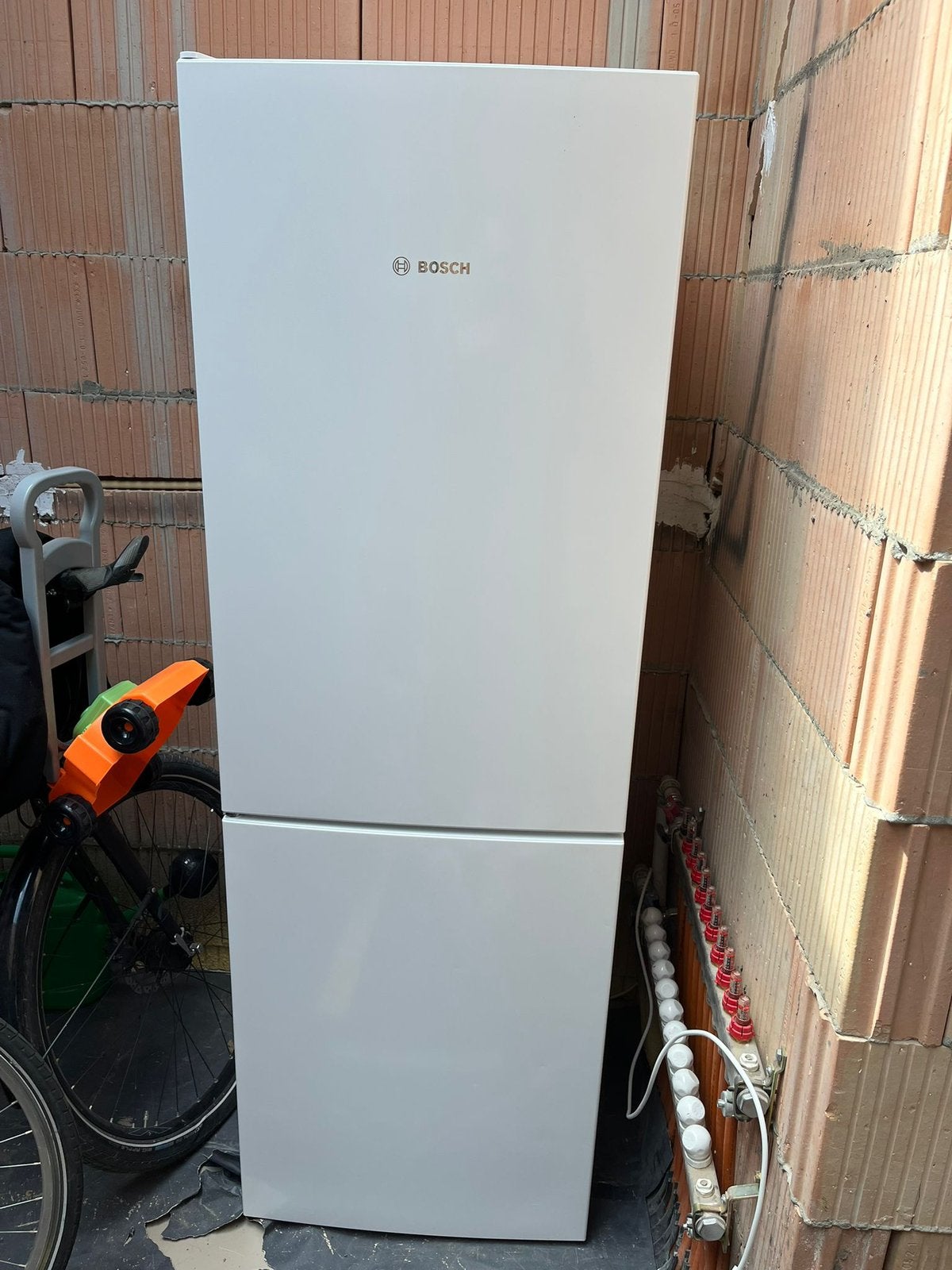Bosch koel- en ijskast combi, 200 liter of meer, Met aparte vriezer, Zo goed als nieuw, 160 cm of meer