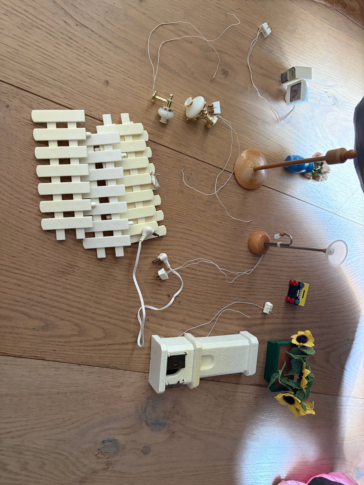 Vintage poppenhuis accessoires: haard lampjes computer radio, Ophalen of Verzenden, Gebruikt, Jongen of Meisje