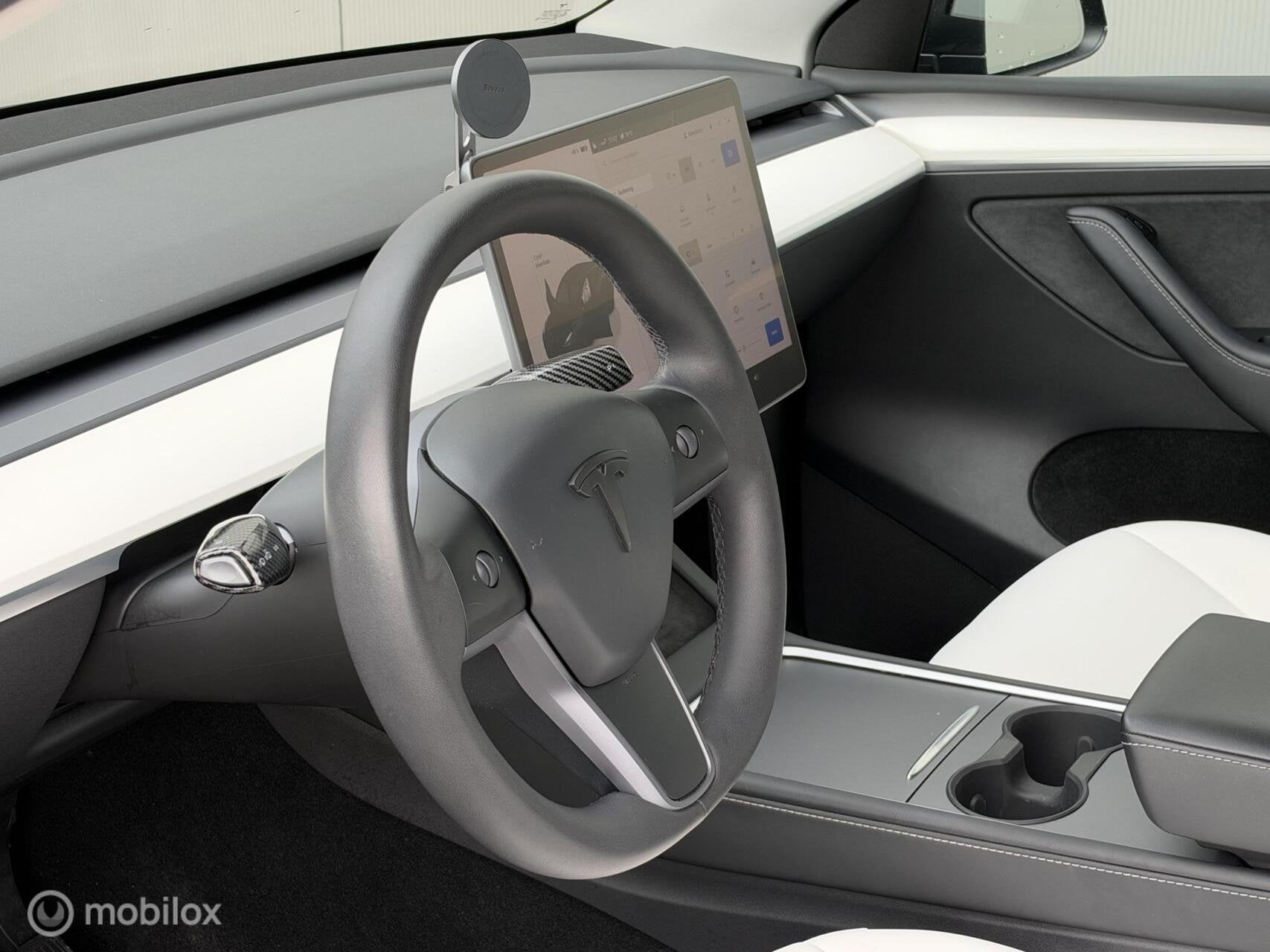Foto 17 van Tesla Model Y Standard Range LFP | wit interieur | SOH 94%