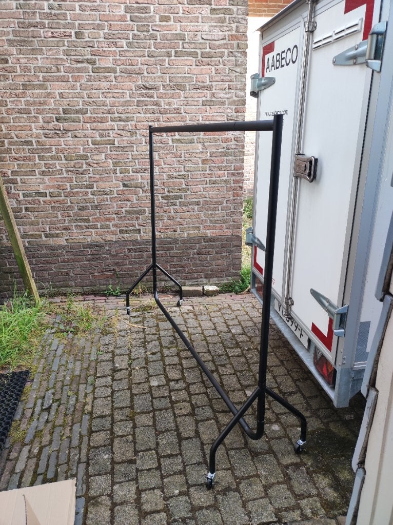 Matzwarte kledingrek, Ophalen, Met wielen, Zo goed als nieuw