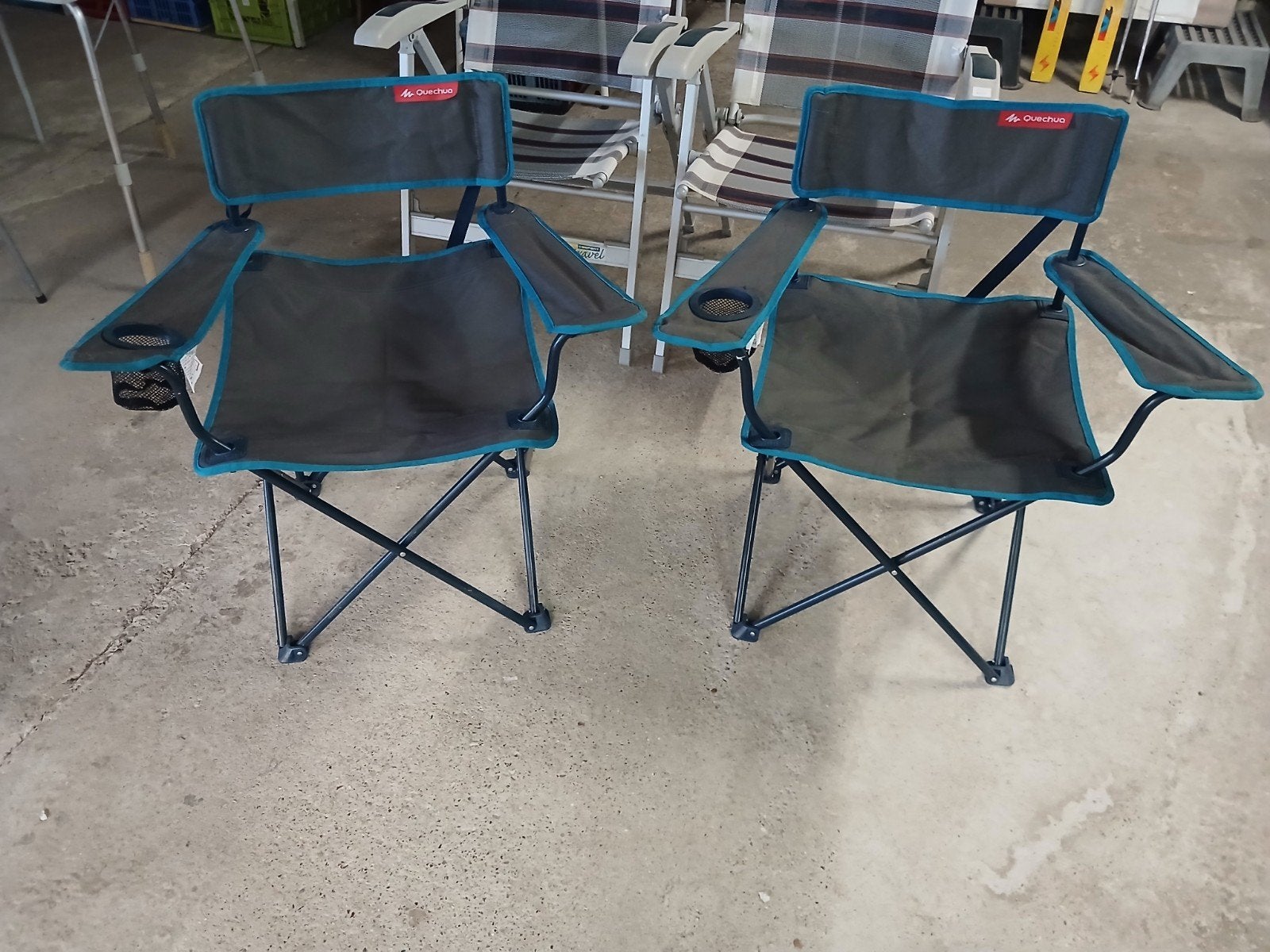 2x Quechua Campingstoel - Opvouwbaar en Comfortabel, Ophalen, Gebruikt, Campingstoel