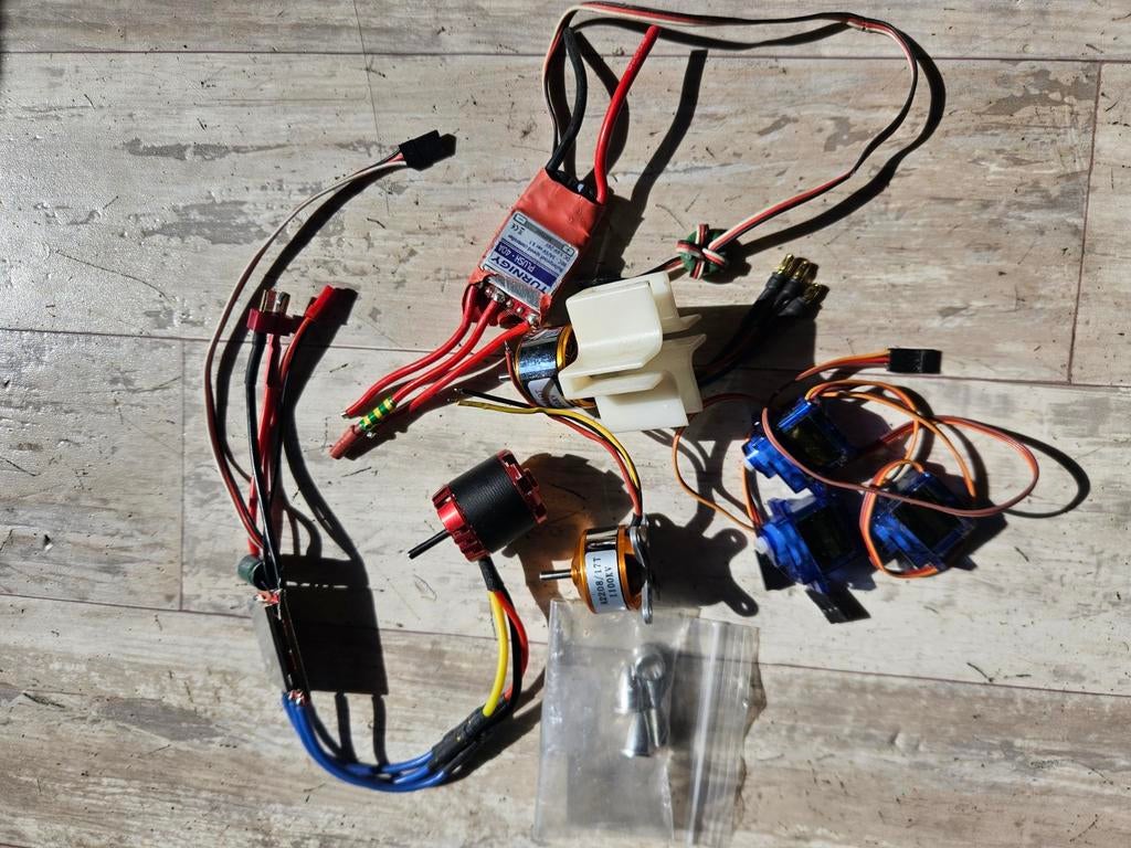 Heli, vliegtuig  motoren, regelaars en servo, s, Ophalen of Verzenden