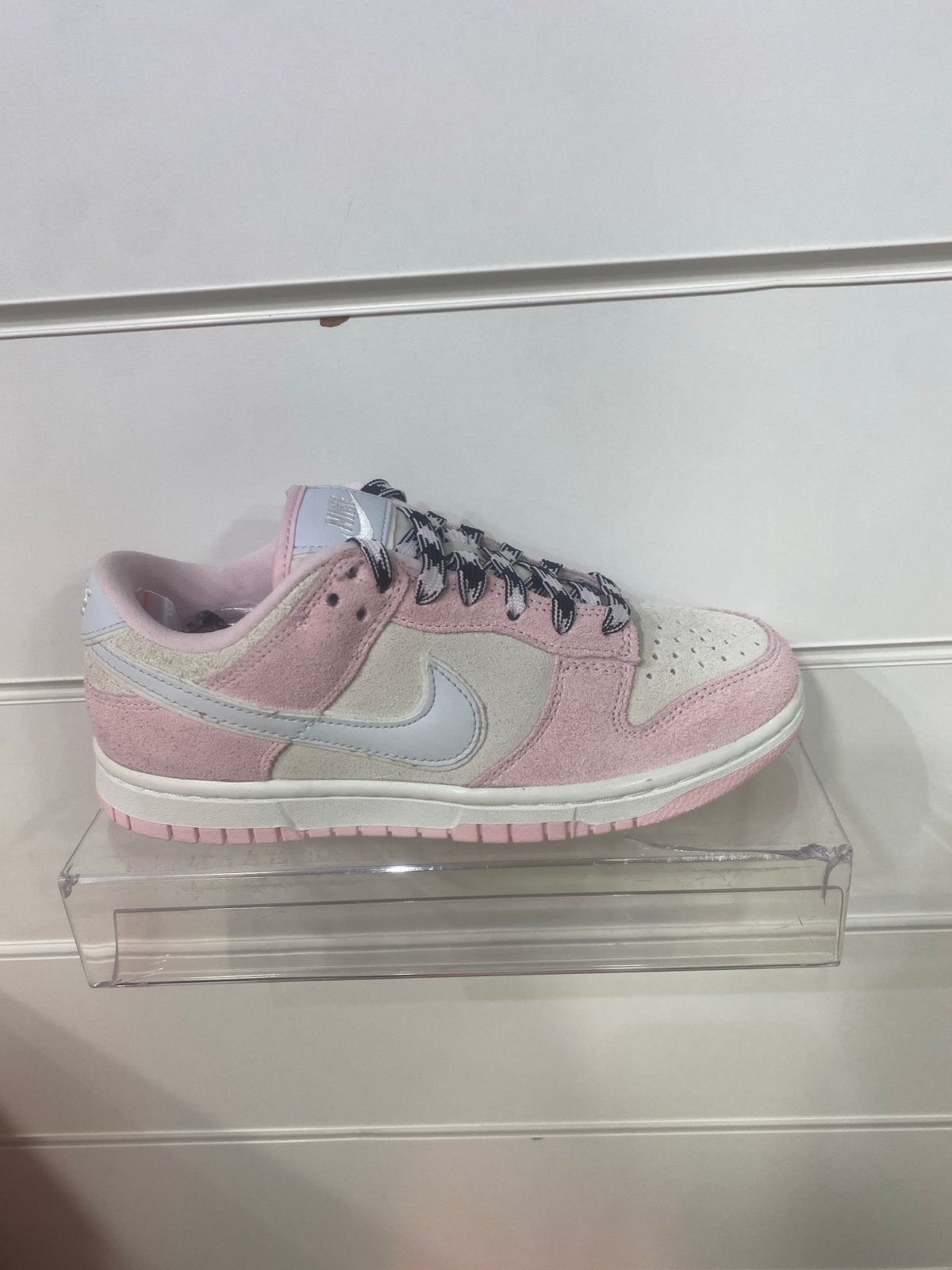 Nike Dunk Low Pink Foam - Maat 36, Ophalen of Verzenden, Zo goed als nieuw, Roze, Sneakers of Gympen