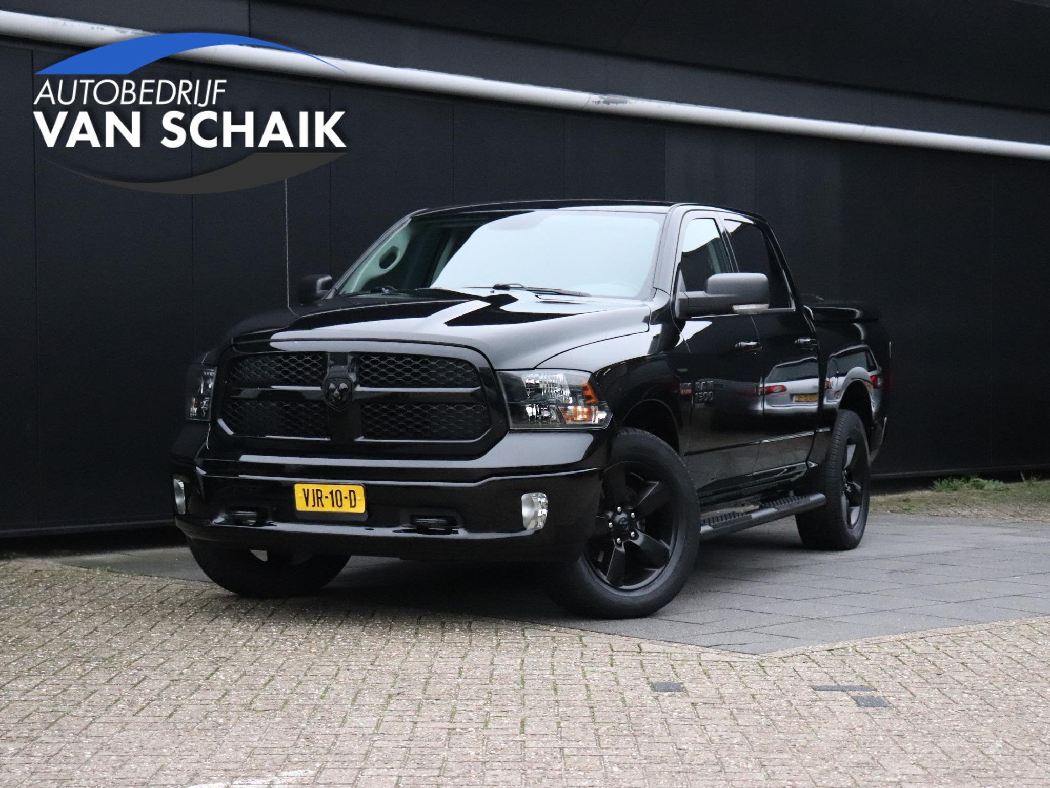 Dodge Ram 1500 5.7 V8 4x4 Crew Cab Classic | LEDER | SCHUIFD, Auto's, Automaat, Gebruikt, 5654 cc, Zwart