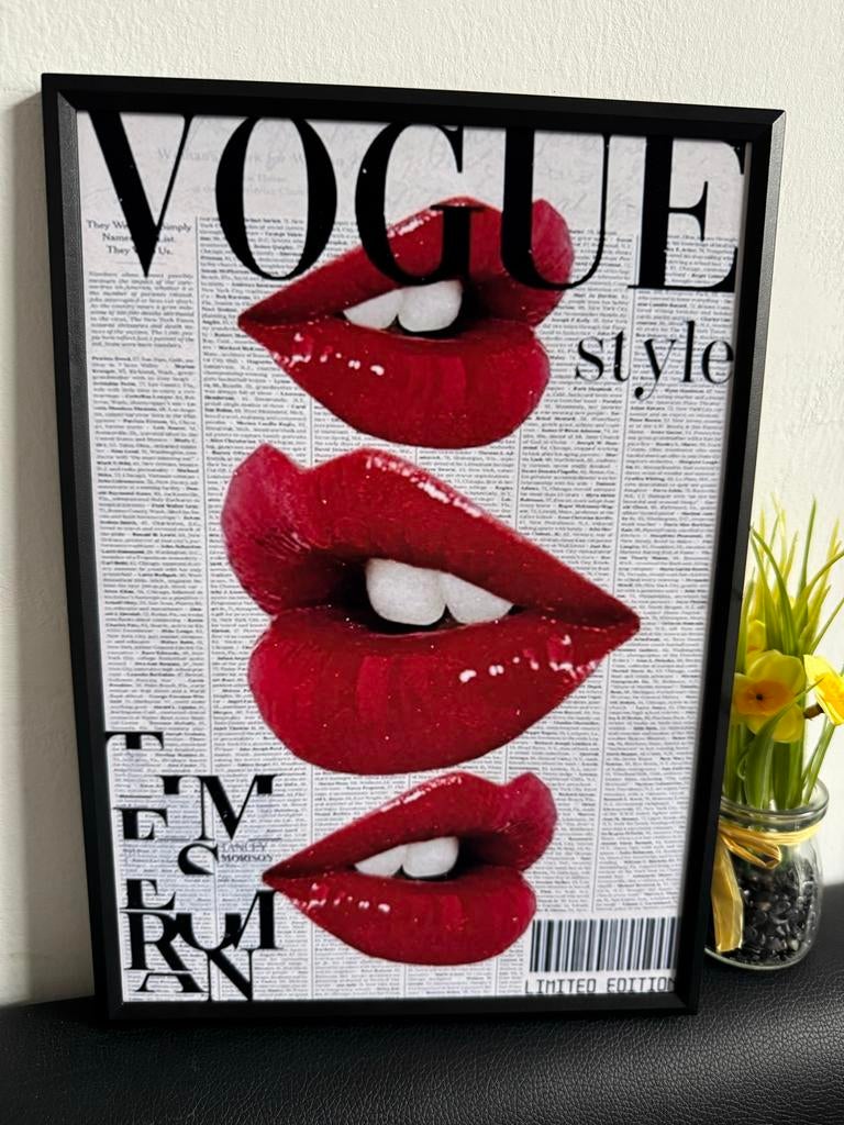 Vogue Poster Ingelijst - Rode Lippen - 21x30cm, Ophalen of Verzenden, Nieuw, Foto of Poster
