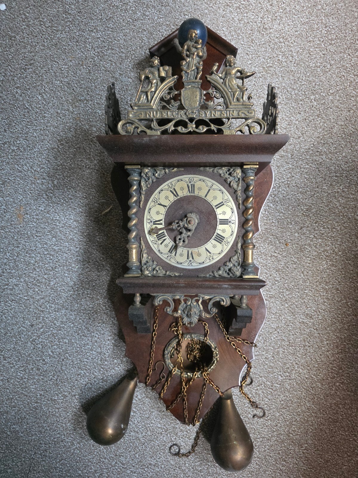 Diversen klokken en barometer, Ophalen
