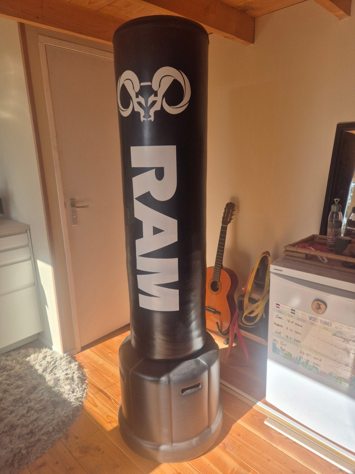 Goede bokspaal boksbal vrijstaand merk RAM, Ophalen, Zo goed als nieuw, Bokszak