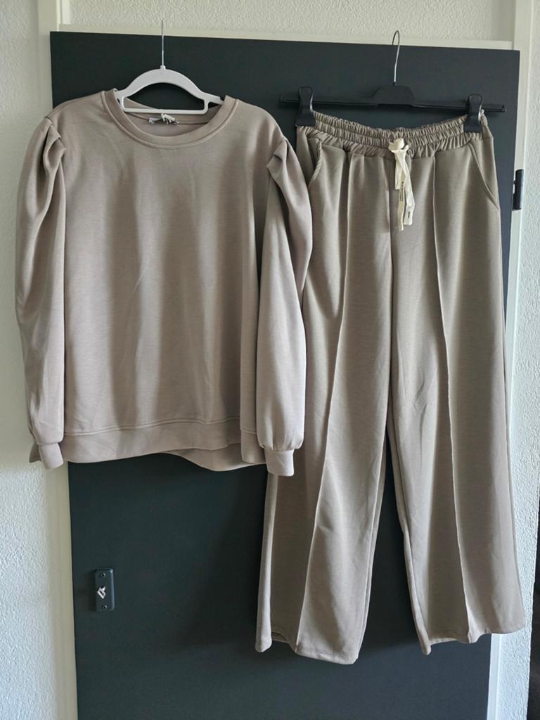 Nieuw 2delig set taupe 40 42 44, Kleding | Dames, Ophalen of Verzenden, Nieuw, Maat 42/44 (L), Bruin
