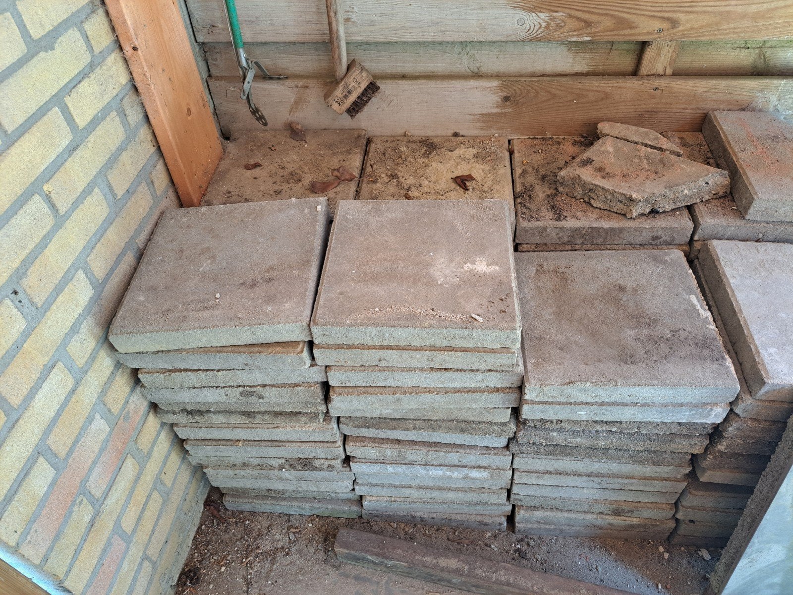 Ruim 100 tegels 30x30cm, Tuin en Terras, Ophalen, Overige materialen