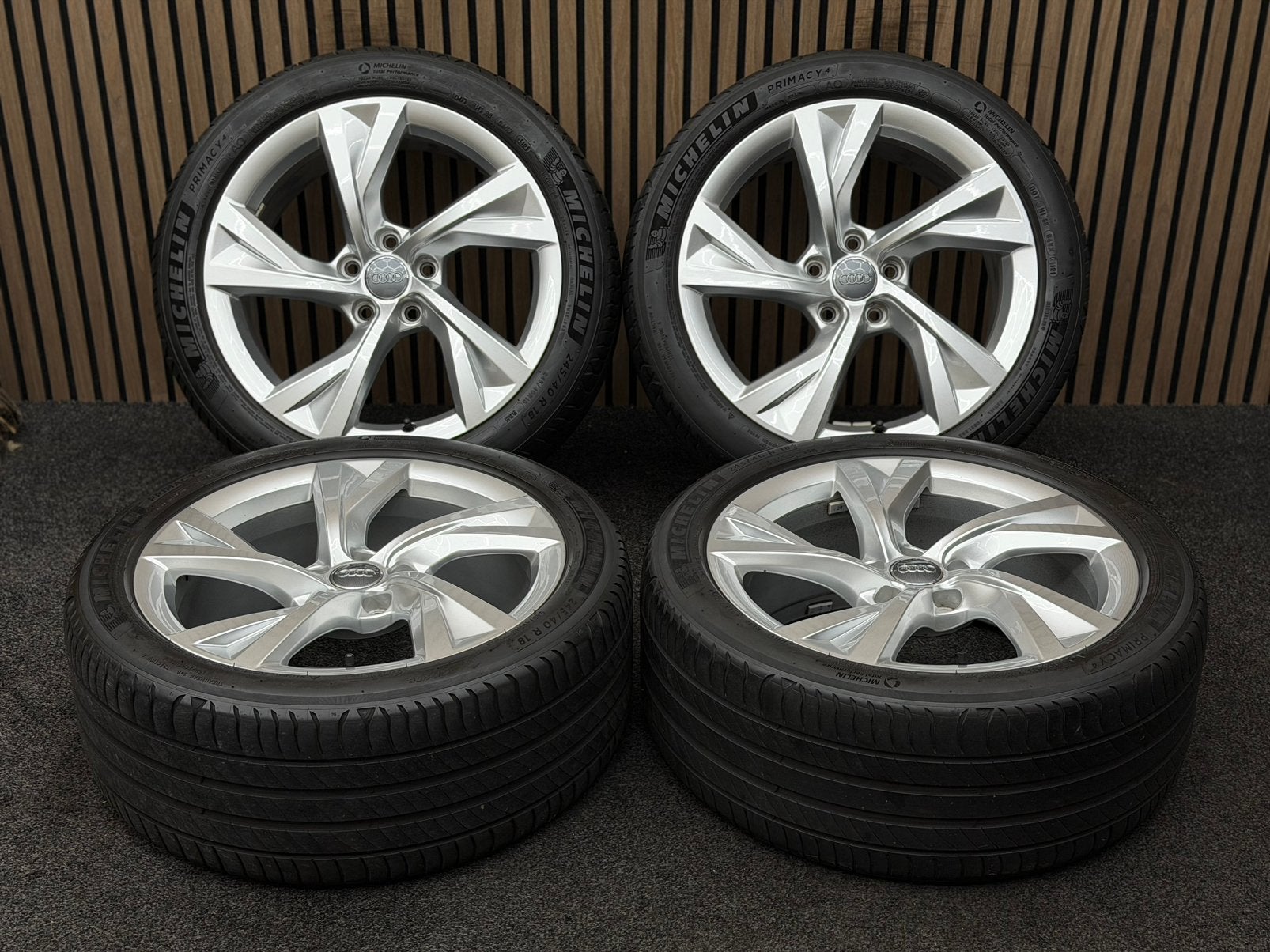 Originele 18 inch Audi A4 S4 B9 5x112 ET40 66.5 Michelin AO, Auto-onderdelen, Banden en Velgen, Ophalen, 18 inch, 245 mm, .