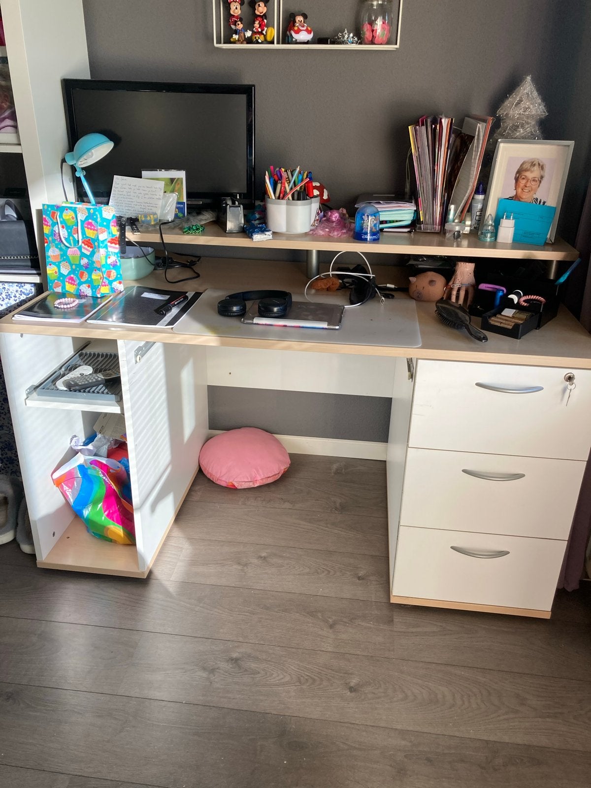 Praktisch bureau met opbergruimte en lades, Ophalen, Gebruikt, Met lades, Spaanplaat of MDF