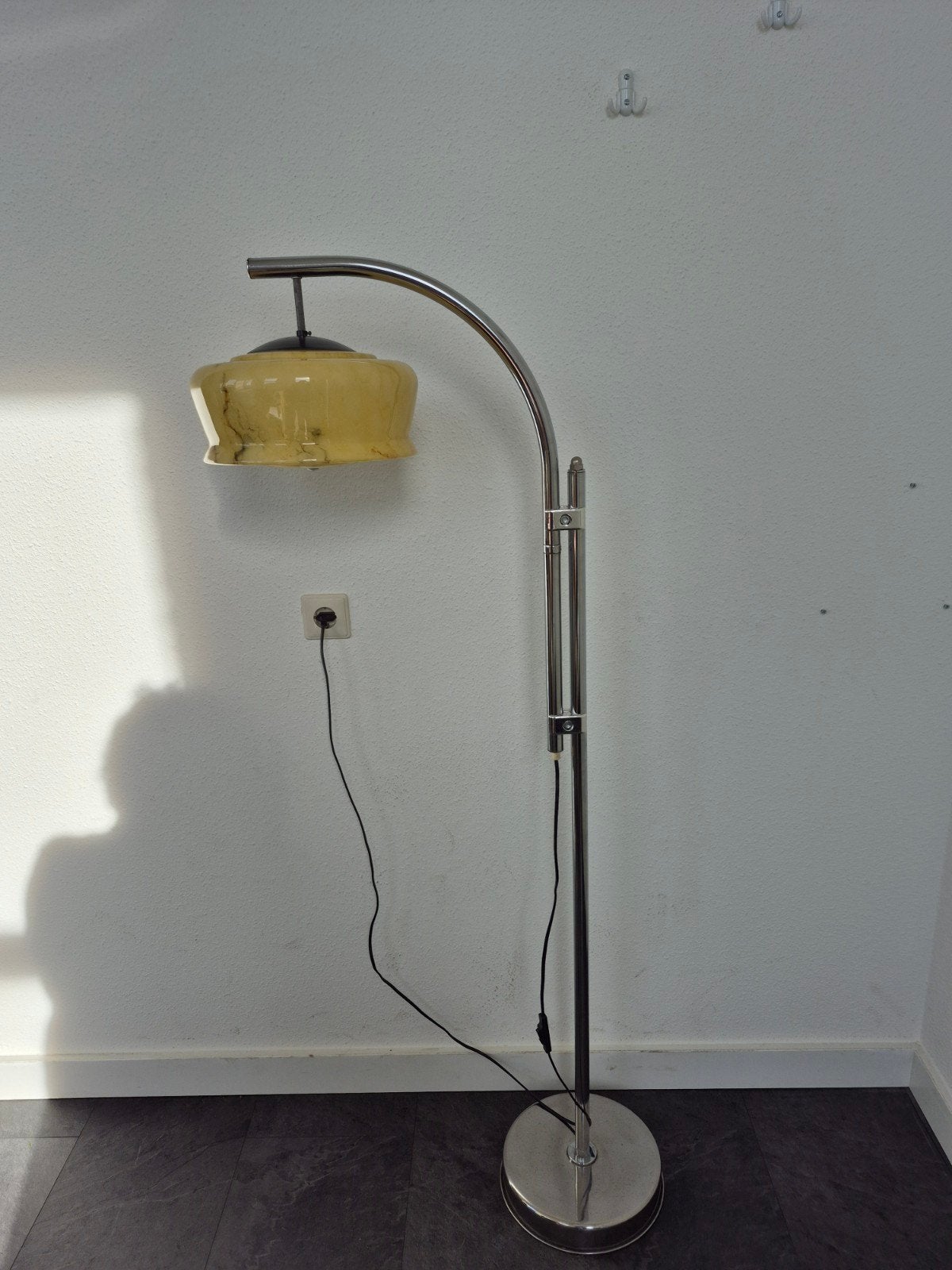 Booglamp met glazen kap van gemarmerd opalline, Ophalen, Gebruikt, Glas, 150 tot 200 cm