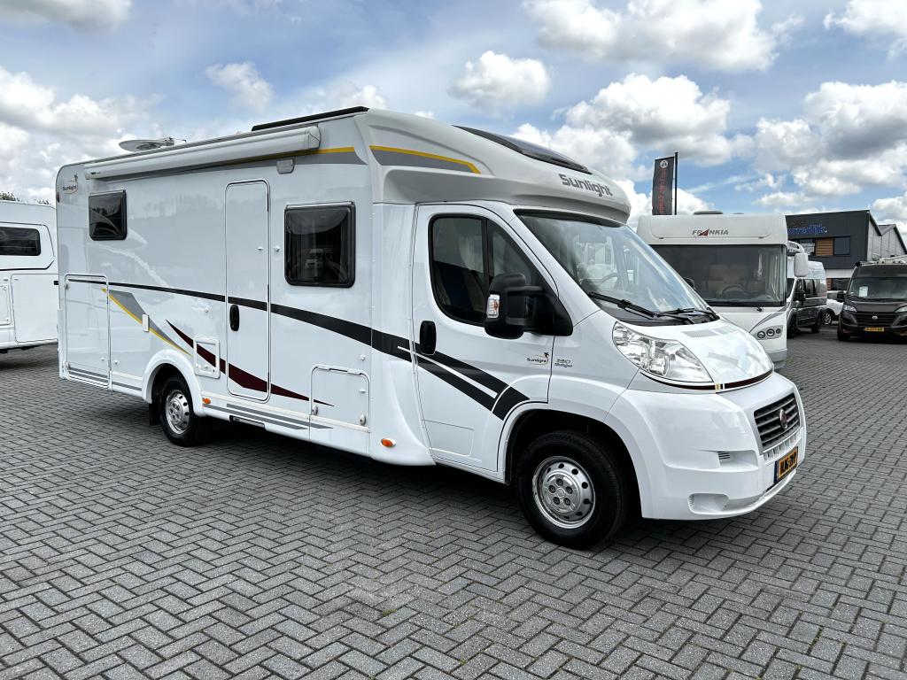 Sunlight T67 Enkele-bedden/Automaat/Euro5/Trekhaak/2013/7.4m, Caravans en Kamperen, Campers, Automaat, Sunlight, Fiat, 7 tot 8 meter