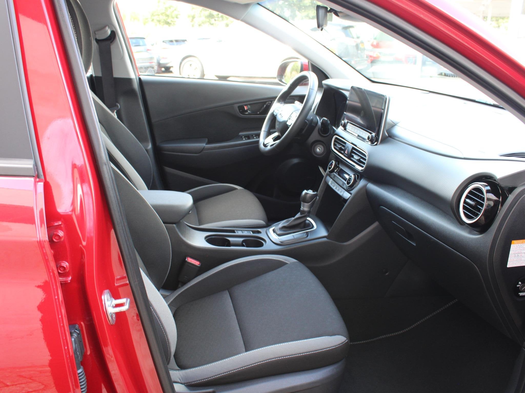 Foto 15 van Hyundai Kona 1.6 GDI HEV Comfort | APPLE CARPLAY | ACHTERUIT