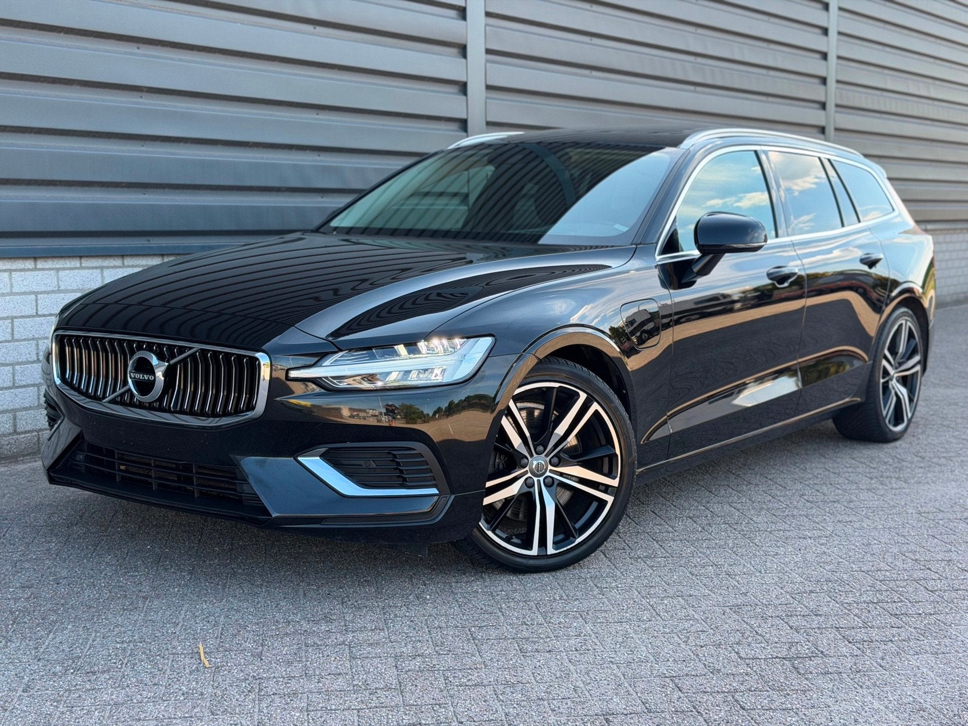 Volvo V60 2.0 T8 Recharge AWD Inscription Plug in hybrid 392, Auto's, Automaat, Gebruikt, 4 cilinders, Vierwielaandrijving