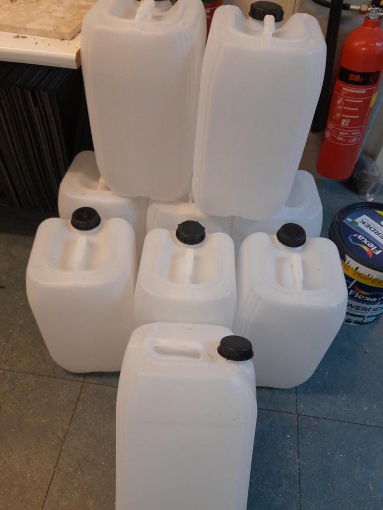 9x Jerrycan 20ltr, Minder dan 75 liter, Ophalen, Gebruikt, Kunststof