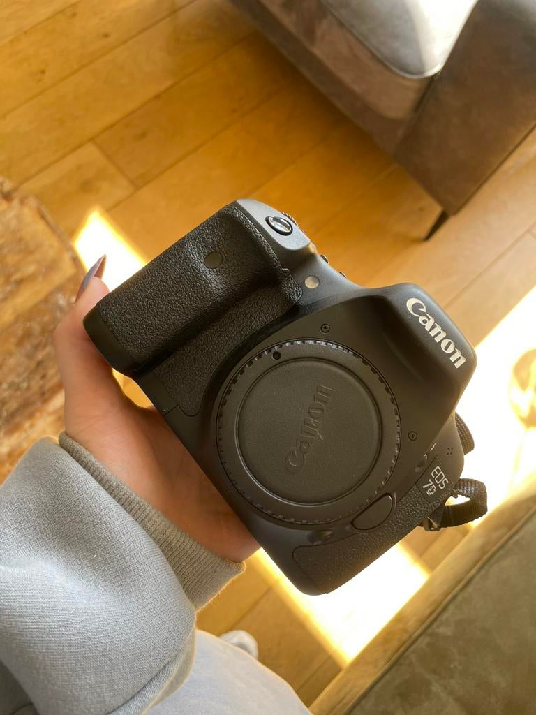 Canon camera met toebehoren, Ophalen, Zo goed als nieuw, Canon, 8 keer of meer