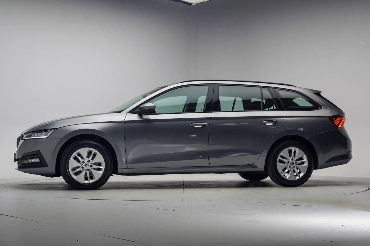 Skoda Octavia 1.0 TSI Business Edition [ Navi Virtual LED Ca, Auto's, Skoda, Gebruikt, Origineel Nederlands, Handgeschakeld, 19 km/l