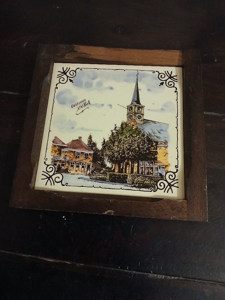 Vintage Tegel met Oostzaan NH Kerk in lijst, Ophalen of Verzenden