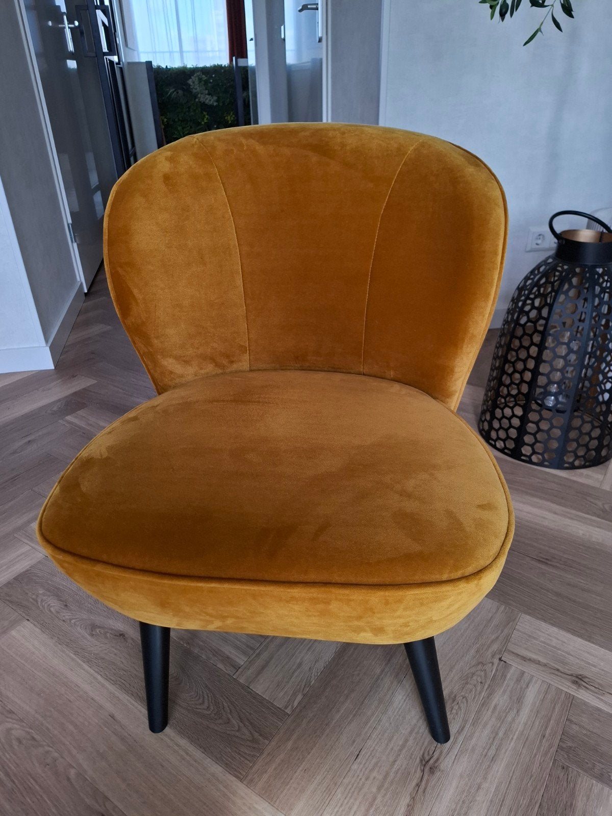 Sara Fauteuil Woood- Okergeel Fluweelzacht Polyester, Huis en Inrichting, Fauteuils, Ophalen, Zo goed als nieuw, Stof, 50 tot 75 cm