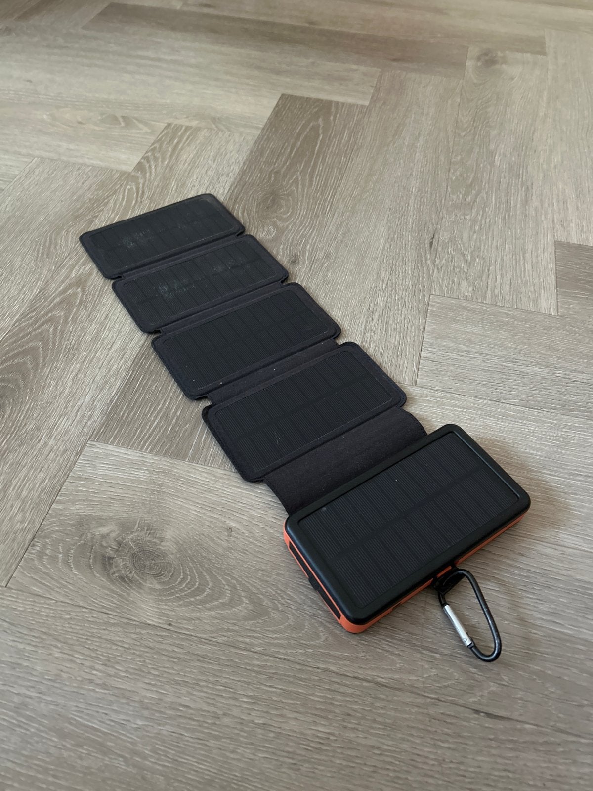 Solar Powerbank met 5 Panelen & Draadloos Opladen, Ophalen of Verzenden, Zo goed als nieuw, Universeel
