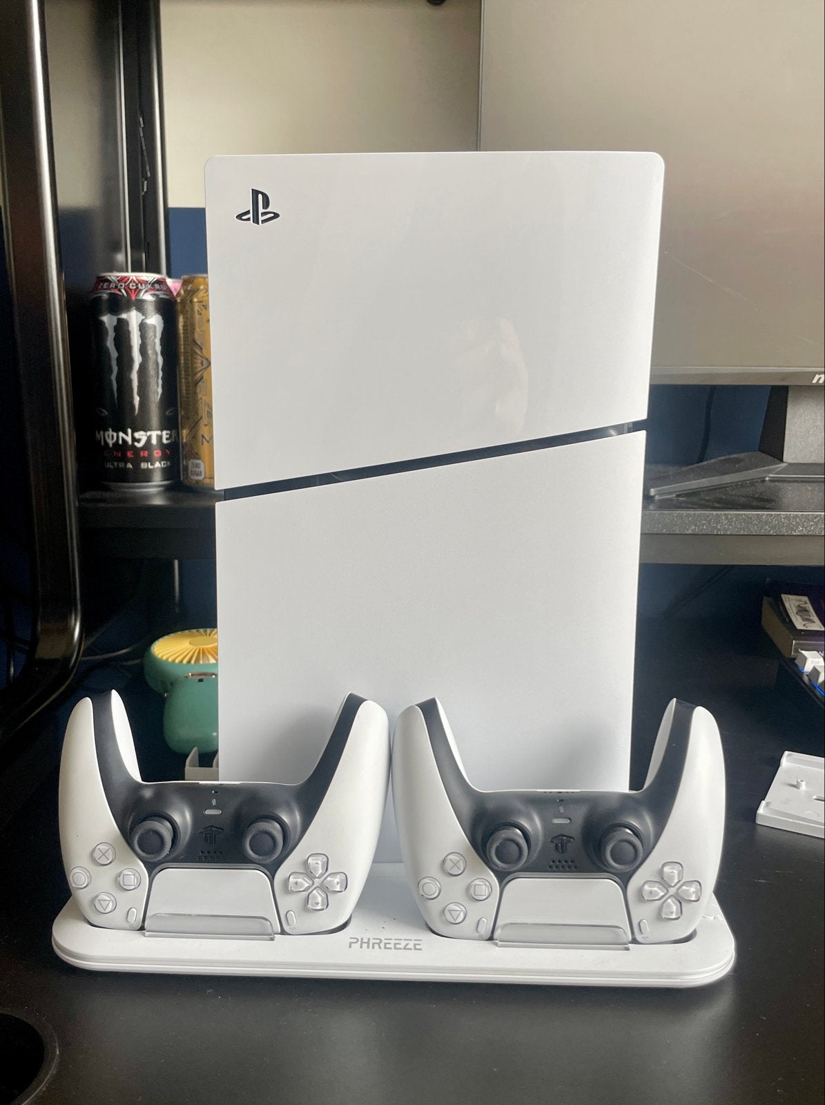 PS5 Disc 512GB met Phreeze dockingstation en 2 controllers, Spelcomputers en Games, Spelcomputers | Sony PlayStation 5, Ophalen of Verzenden