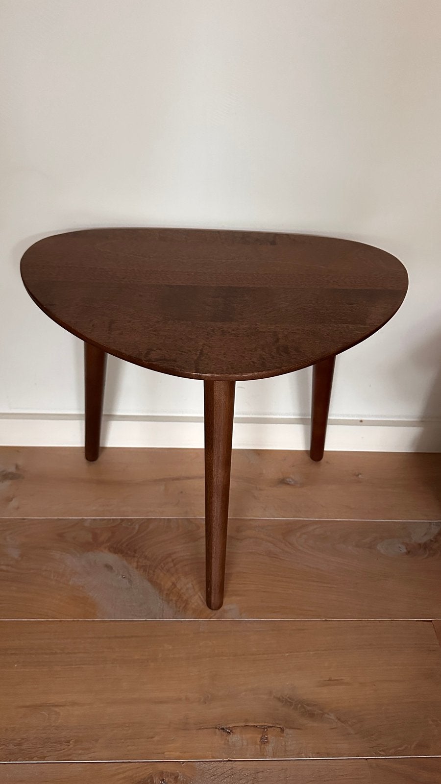 Nieuwe bijzettafel organische vorm, Huis en Inrichting, Tafels | Bijzettafels, Minder dan 55 cm, Nieuw, Scandinavisch, Overige vormen