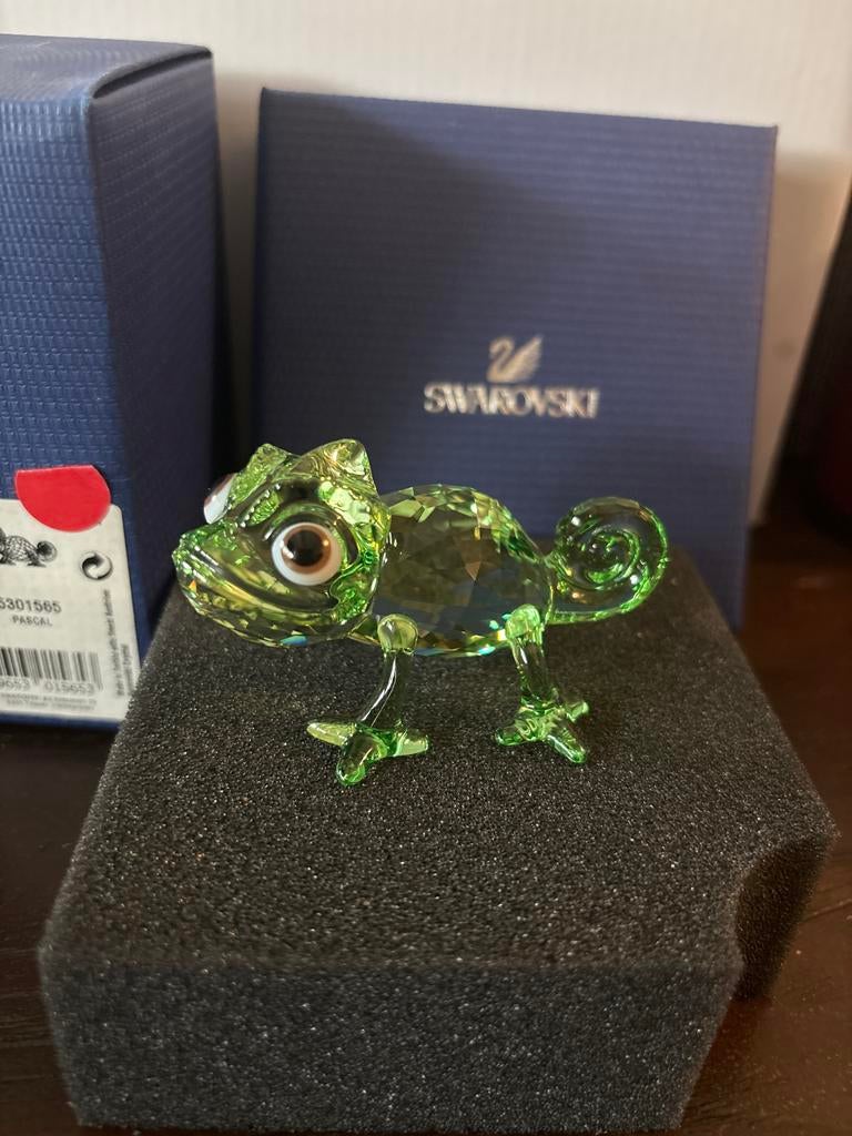 Swarovski Pascal Kameleon Figuurtje uit Rapunzel, Ophalen of Verzenden, Nieuw, Figuurtje