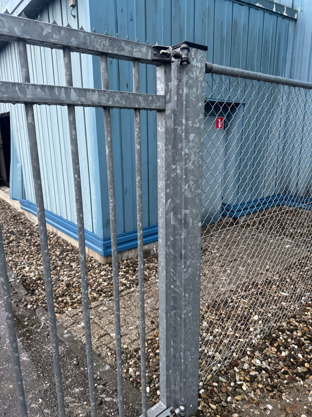 2 Gebruikte Stalen Gegalvaniseerde Draaipoorten 2.1m x 3.95m, Tuin en Terras, Tuinhekken en Hekwerk, Ophalen, Met poort, Gebruikt