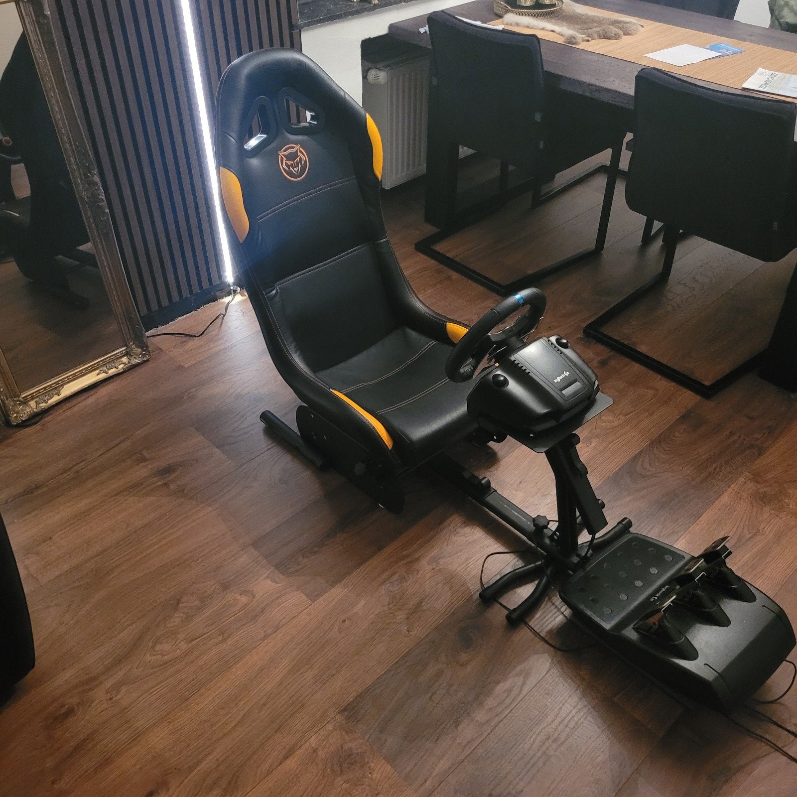 Race Stoel met Logitech Stuur en Pedalen voor PS4/PS5, Spelcomputers en Games, Ophalen, Zo goed als nieuw, Playseat of Racestoel