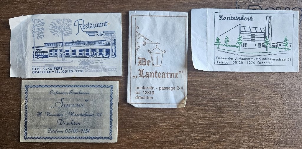 Een aantal suikerzakjes uit Drachten., Verzamelen, Suikerzakjes, Ophalen of Verzenden