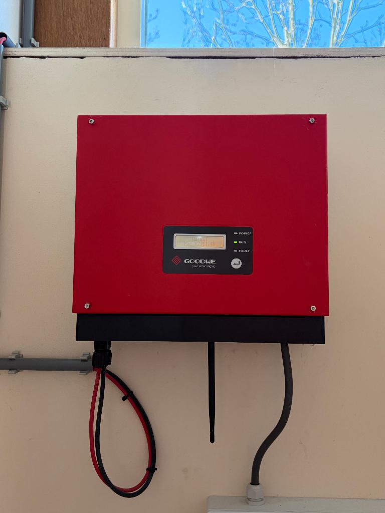 12 zonnepanelen plus omvormer, Doe-het-zelf en Verbouw, Zonnepanelen en Toebehoren, Ophalen, Gebruikt, Compleet systeem