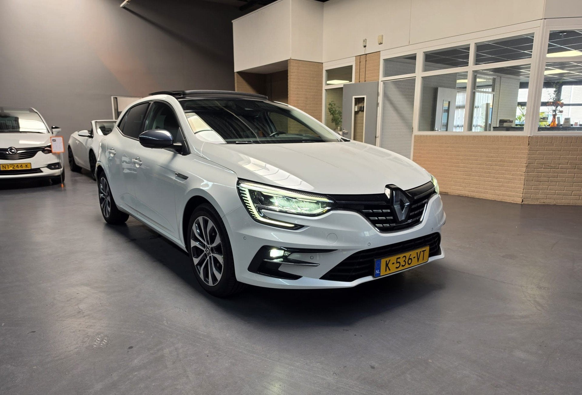 Renault Mégane 1.3 TCe Business Edition One FACE LIFT CAMER, Auto's, Gebruikt, Euro 6, 4 cilinders, 1650 kg