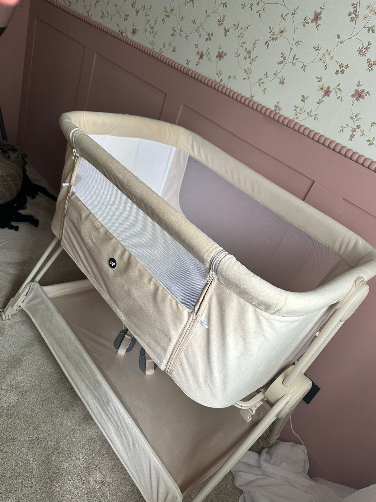 Co-sleeper wieg - Beige, verstelbaar, inclusief matras, Kinderen en Baby's, Babywiegjes en Ledikanten, Ophalen of Verzenden, Zo goed als nieuw