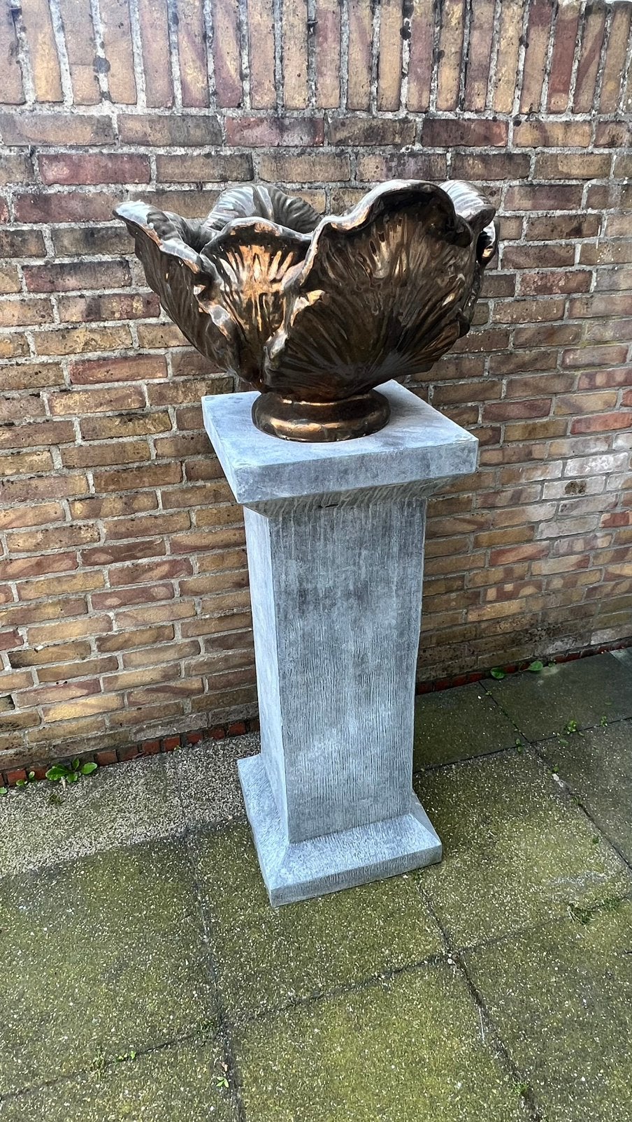 2x Grote stenen pot ‘blad’ motief, ‘brons look’ + ornamenten, Ophalen, Gebruikt
