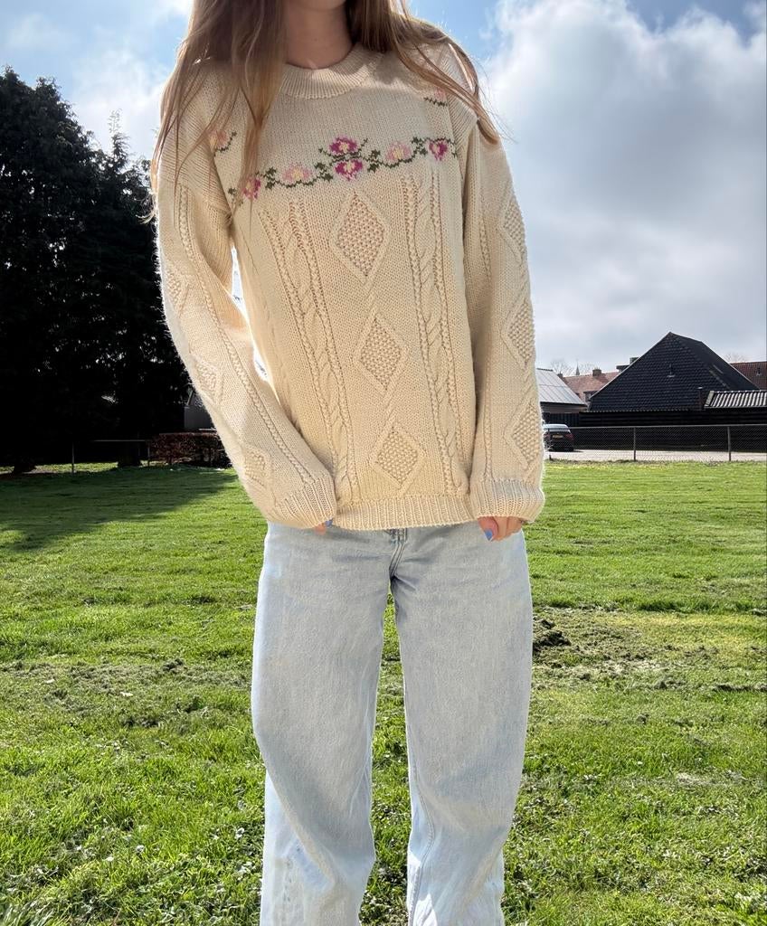 Handgemaakte Witte Wollen Sweater met Bloemen, Maat 38/40 (M), Wit, Ophalen of Verzenden, Gedragen