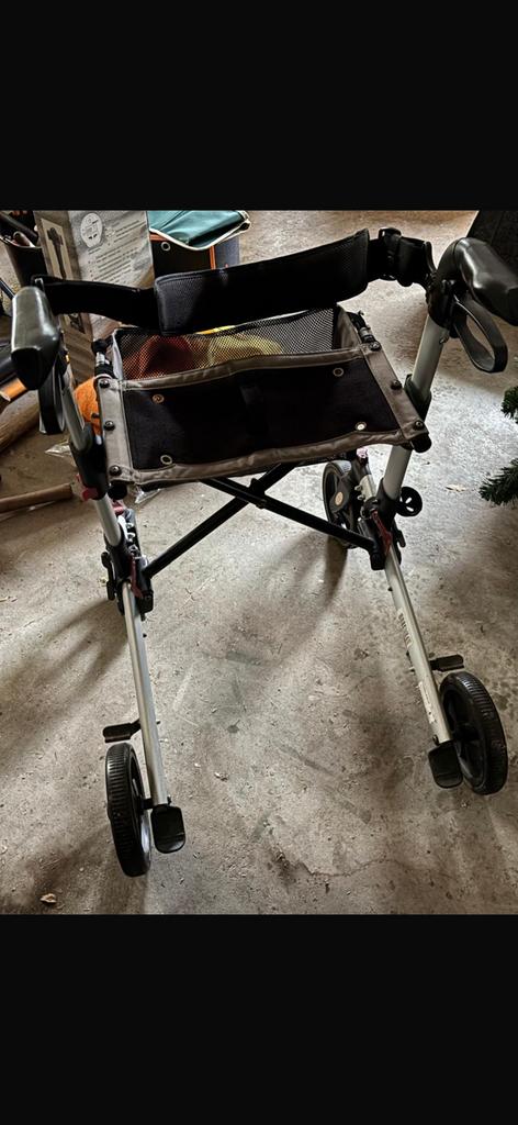 Wheelzahead lichtgewicht rollator, Ophalen, Zo goed als nieuw